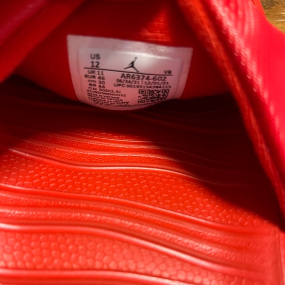 Authentic Jordan Slides - Picture 3 of 3